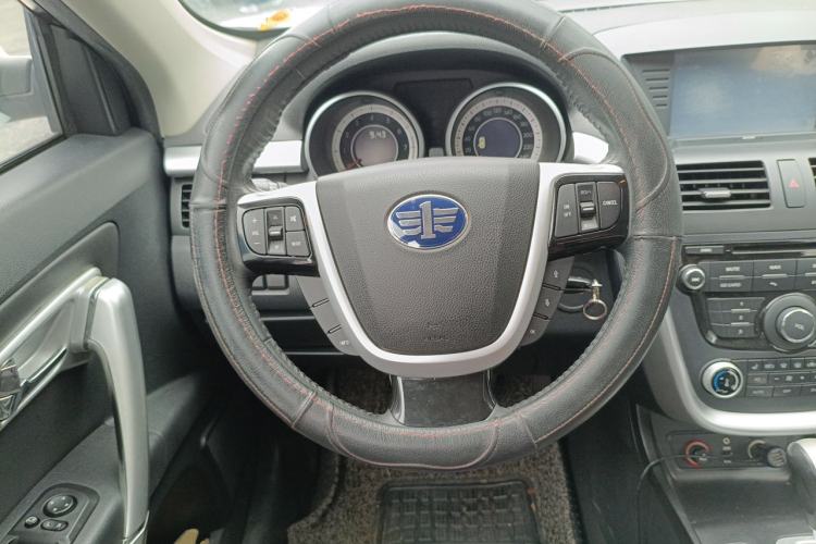Used Bestune X80 2013 2.0L automatic luxury version Steering Wheel
