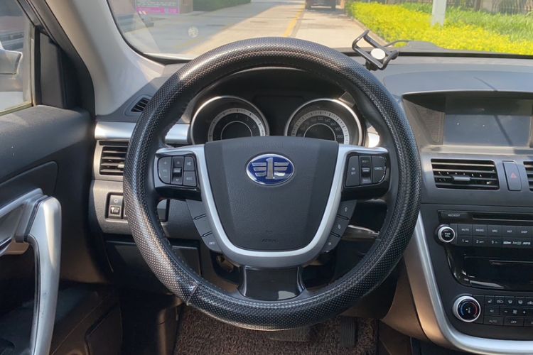 Used Bestune X80 2013 2.0L automatic luxury version Steering Wheel