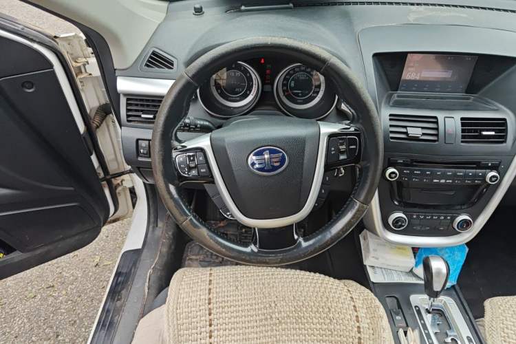 Used Bestune X80 2013 2.0L automatic comfort version Steering Wheel