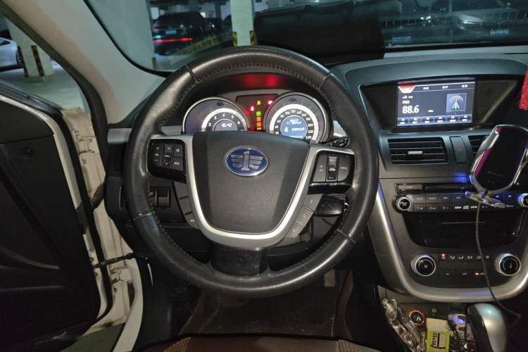 Used Bestune X80 2013 2.0L automatic comfort version Steering Wheel