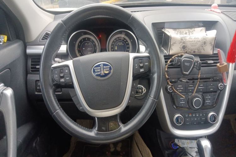 Used Bestune X80 2013 2.0L automatic luxury version Steering Wheel