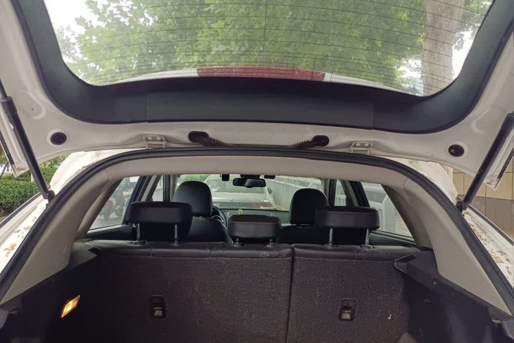 Used Bestune X80 2013 2.0L automatic luxury version Trunk