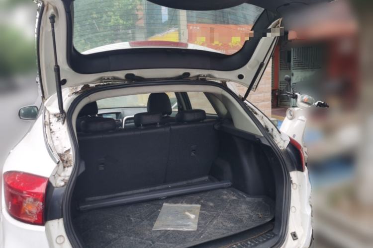 Used Bestune X80 2013 2.0L automatic comfort version Trunk