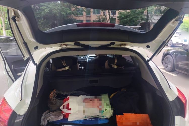 Used Bestune X80 2013 2.0L automatic comfort version Trunk