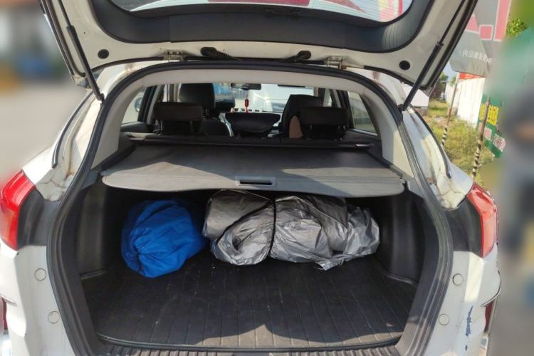 Used Bestune X80 2013 2.0L automatic comfort version Trunk