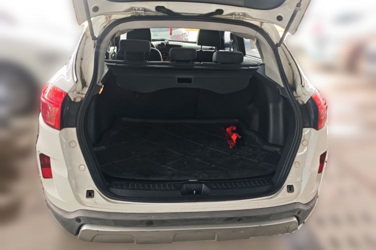 Used Bestune X80 2013 2.0L automatic comfort version Trunk