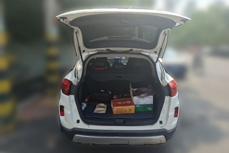 Used Bestune X80 2013 2.0L automatic comfort version Trunk
