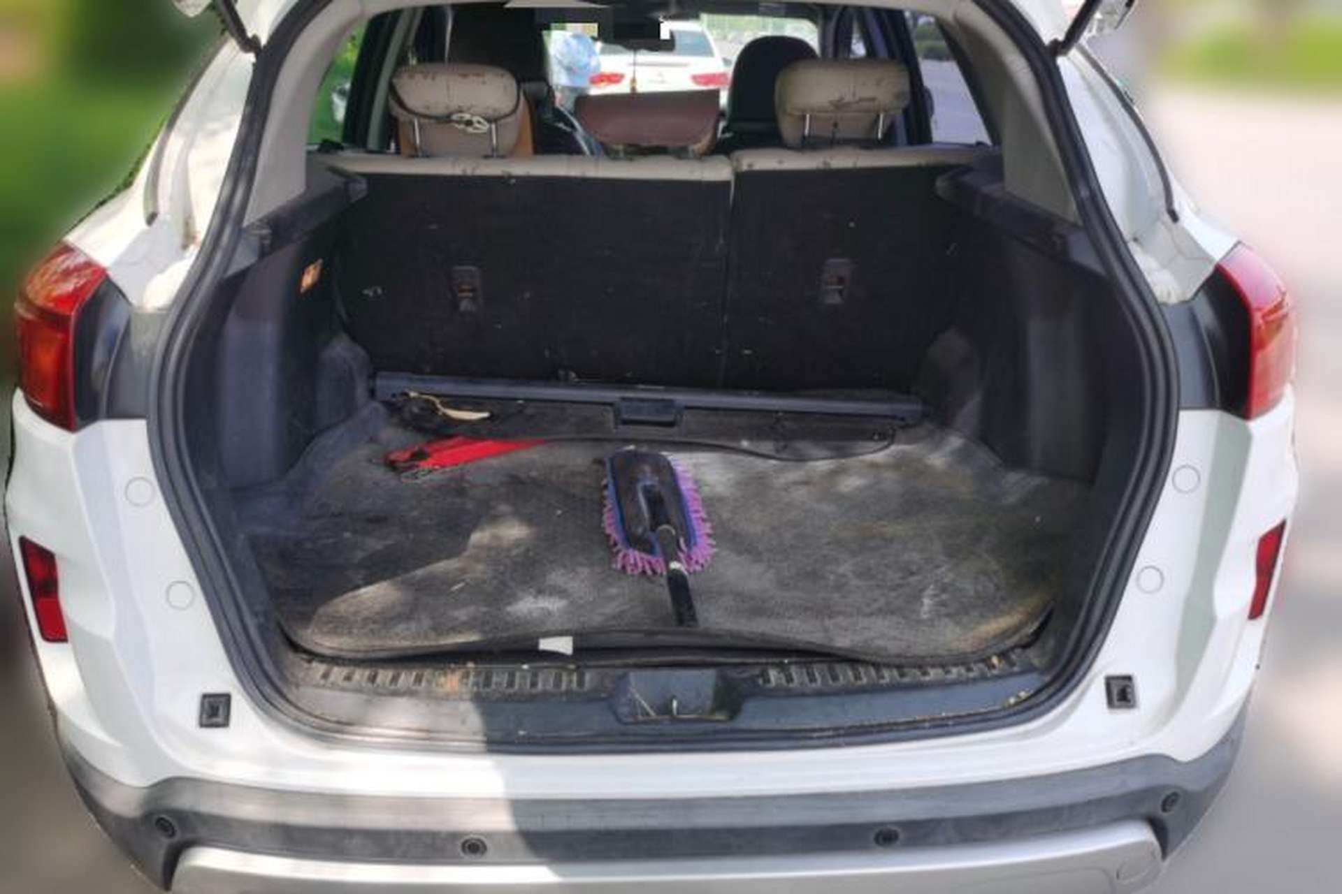 Used Bestune X80 2013 2.0L automatic comfort version Trunk
