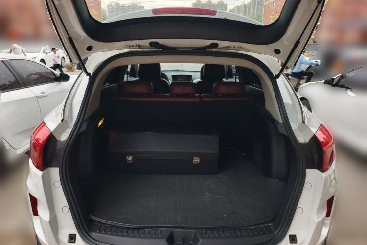 Used Bestune X80 2013 2.0L automatic comfort version Trunk