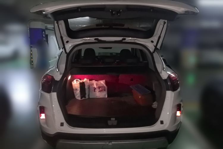 Used Bestune X80 2013 2.3L automatic flagship version Trunk