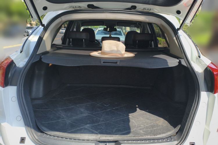 Used Bestune X80 2013 2.0L manual luxury version Trunk