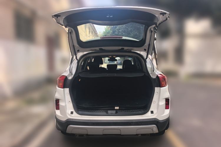 Used Bestune X80 2013 2.0L automatic luxury version Trunk