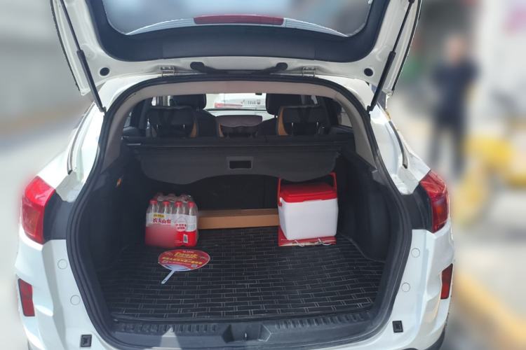 Used Bestune X80 2013 2.0L automatic comfort version Trunk