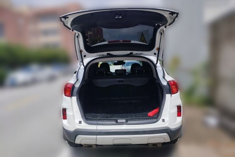Used Bestune X80 2013 2.0L manual luxury version Trunk