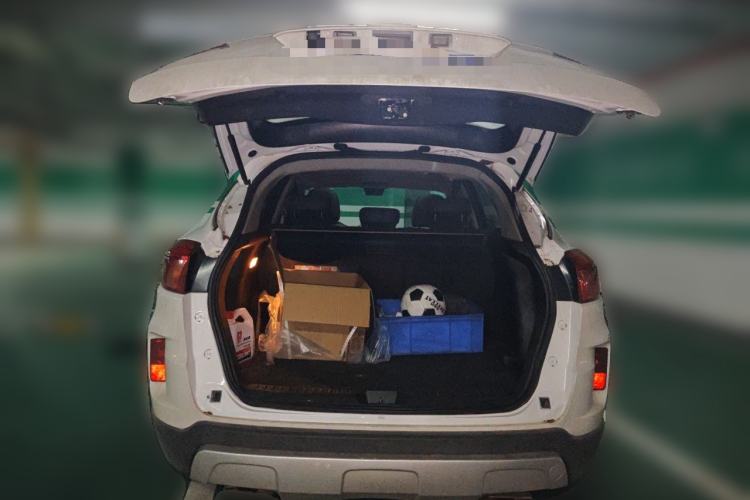 Used Bestune X80 2013 2.0L automatic luxury version Trunk