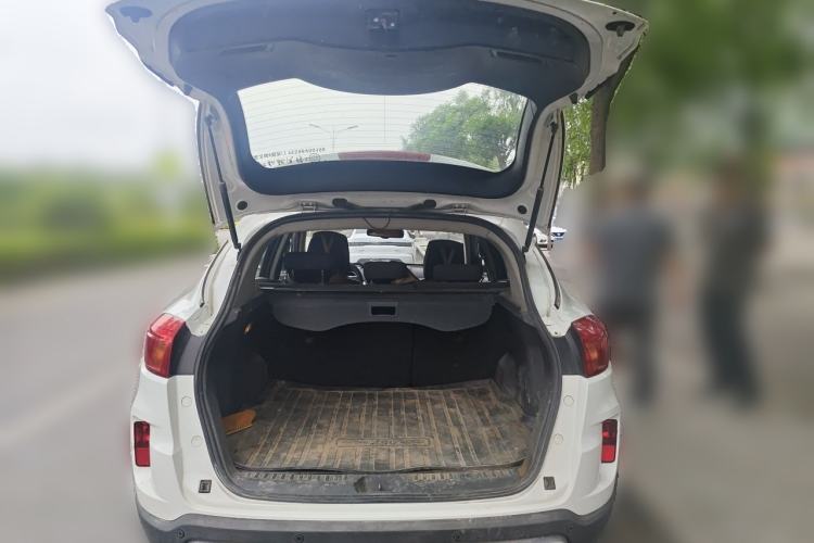 Used Bestune X80 2013 2.0L automatic comfort version Trunk