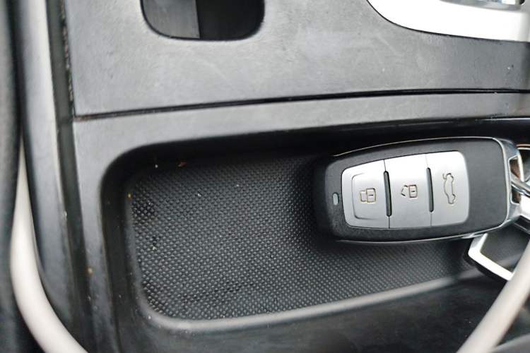Used Bestune X80 2013 2.0L automatic comfort version Vehicle Key