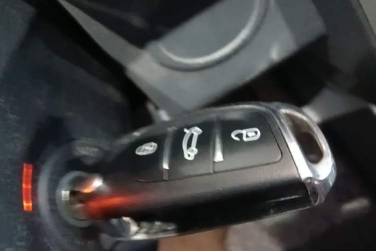Used Bestune X80 2013 2.0L automatic comfort version Vehicle Key