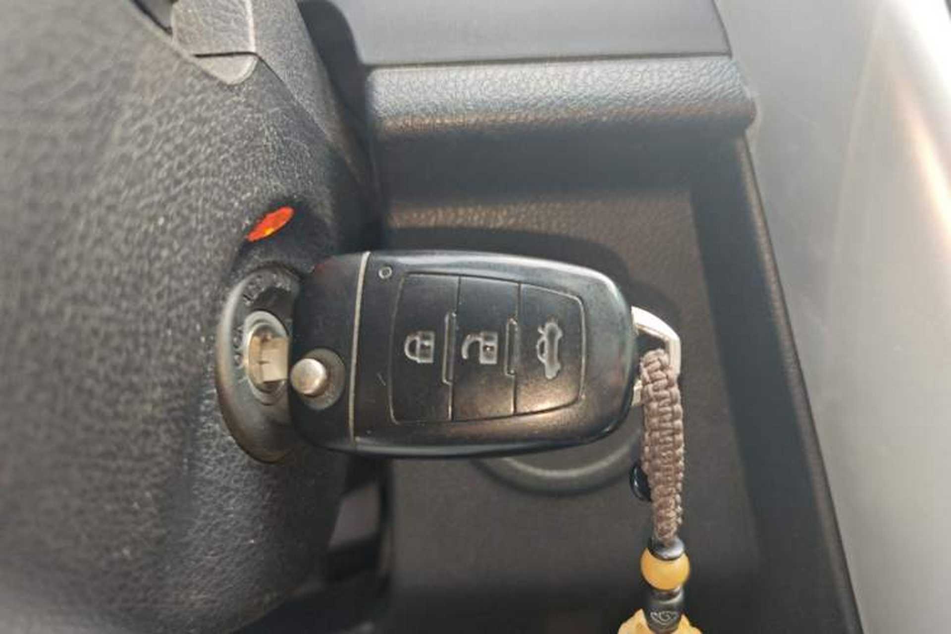 Used Bestune X80 2013 2.0L automatic comfort version Vehicle Key