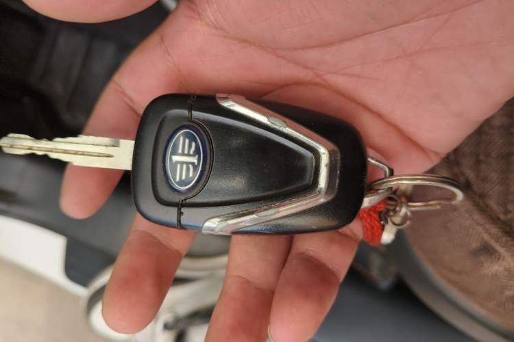 Used Bestune X80 2013 2.0L automatic comfort version Vehicle Key