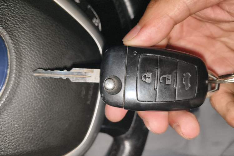 Used Bestune X80 2013 2.0L automatic comfort version Vehicle Key