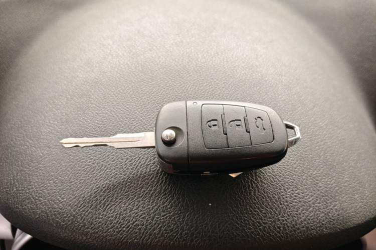 Used Bestune X80 2013 2.0L automatic comfort version Vehicle Key