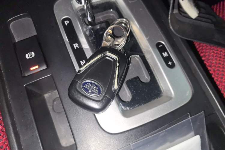 Used Bestune X80 2013 2.3L automatic flagship version Vehicle Key