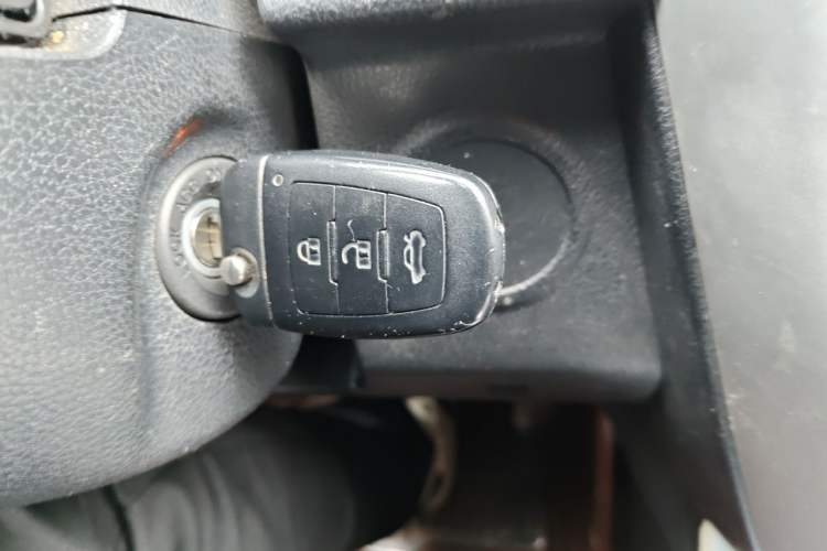 Used Bestune X80 2013 2.0L automatic luxury version Vehicle Key