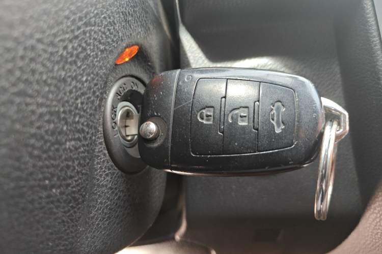 Used Bestune X80 2013 2.0L automatic luxury version Vehicle Key