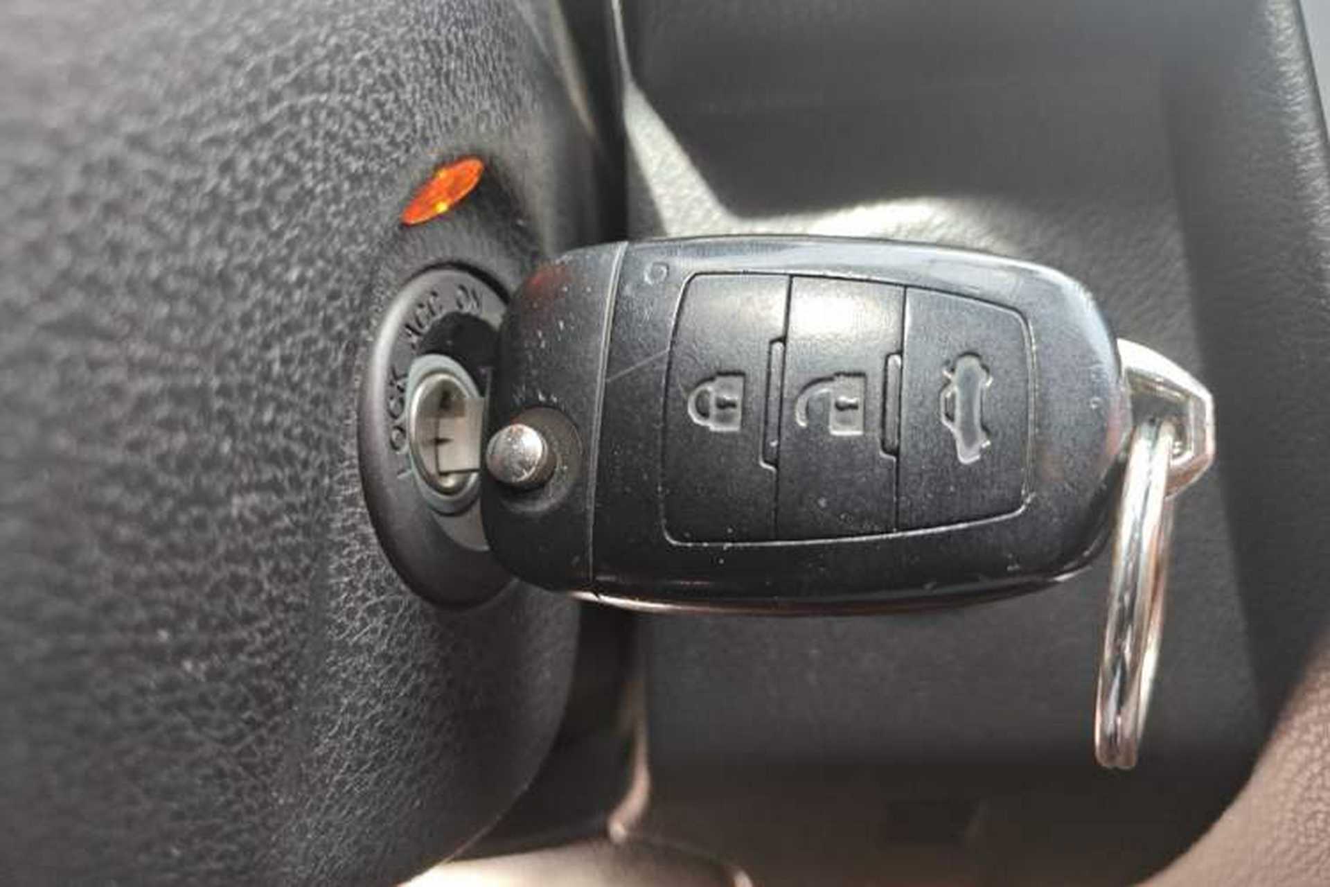Used Bestune X80 2013 2.0L automatic luxury version Vehicle Key