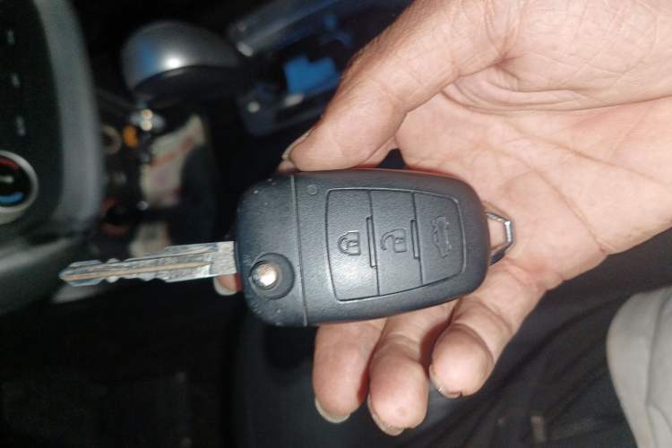 Used Bestune X80 2013 2.0L automatic luxury version Vehicle Key