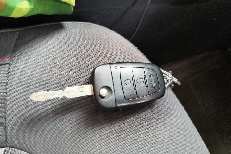Used Bestune X80 2013 2.0L automatic comfort version Vehicle Key