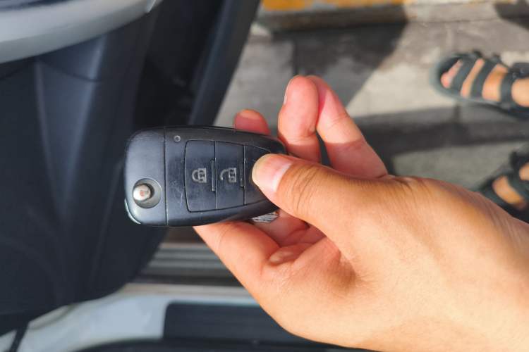 Used Bestune X80 2013 2.0L automatic comfort version Vehicle Key