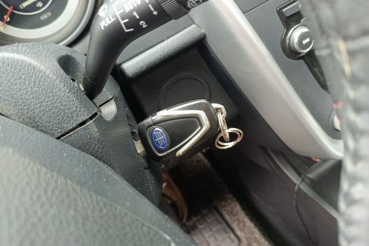 Used Bestune X80 2013 2.0L automatic luxury version Vehicle Key