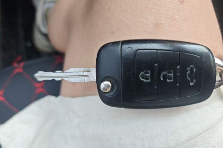 Used Bestune X80 2013 2.0L automatic comfort version Vehicle Key