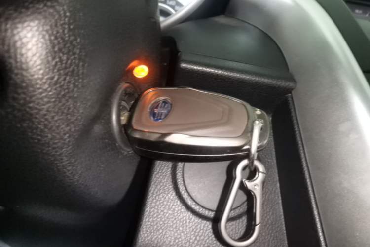 Used Bestune X80 2013 2.0L automatic luxury version Vehicle Key