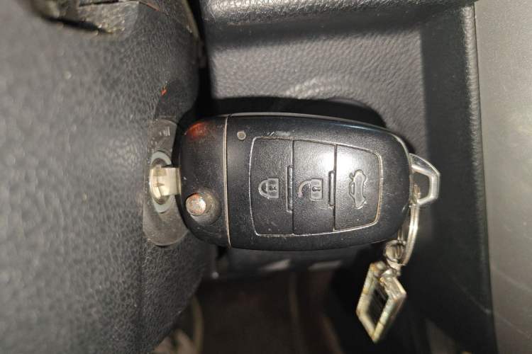 Used Bestune X80 2013 2.0L automatic comfort version Vehicle Key