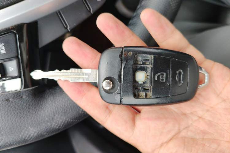 Used Bestune X80 2013 2.0L automatic comfort version Vehicle Key