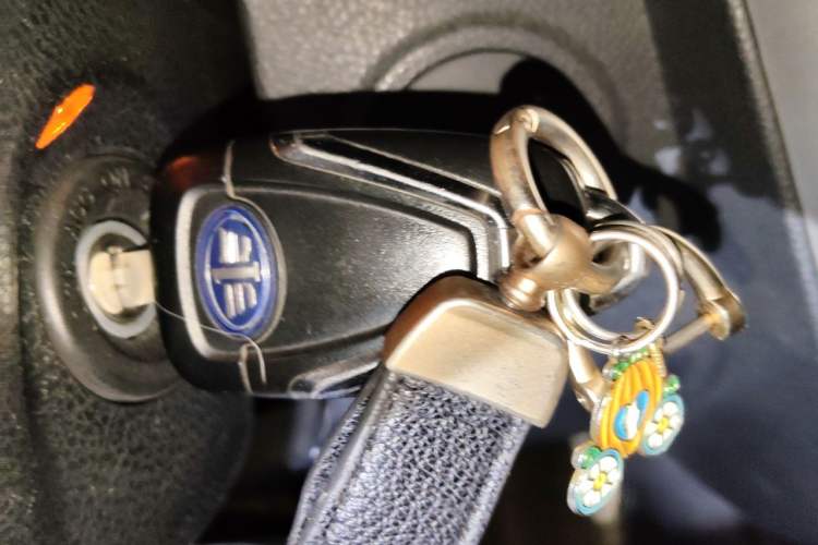 Used Bestune X80 2013 2.0L automatic luxury version Vehicle Key