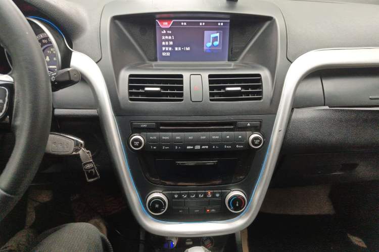 Used Bestune X80 2013 2.0L automatic comfort version Audio And AC Panel