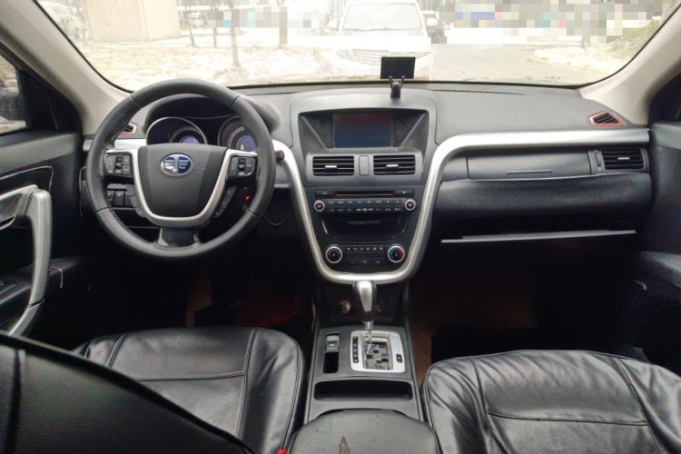 Used Bestune X80 2013 2.0L automatic comfort version Center Console