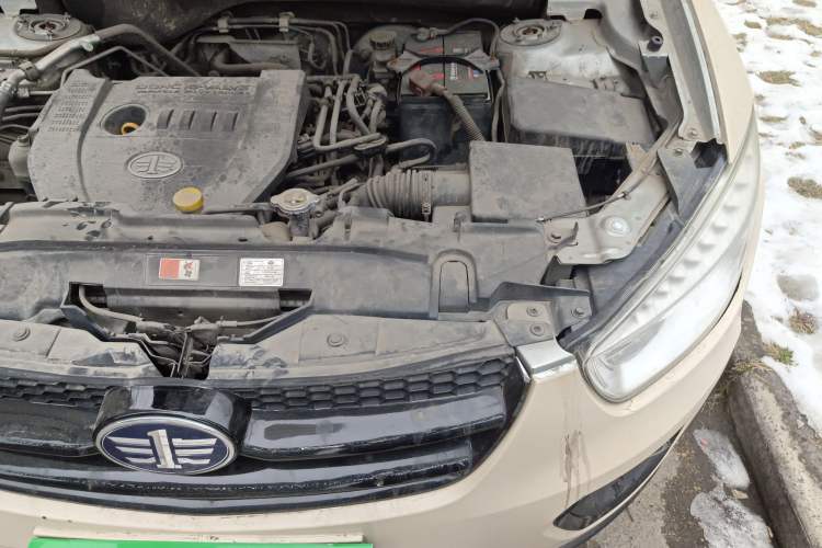Used Bestune X80 2013 2.0L automatic comfort version Engine Bay Left