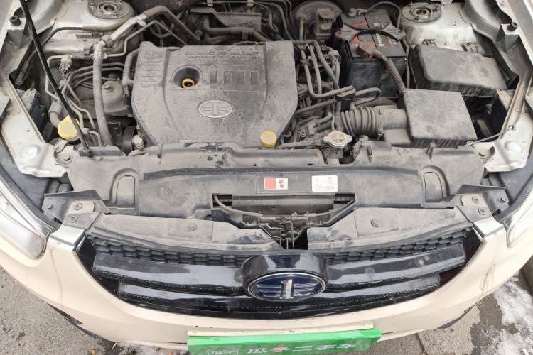 Used Bestune X80 2013 2.0L automatic comfort version Engine Bay