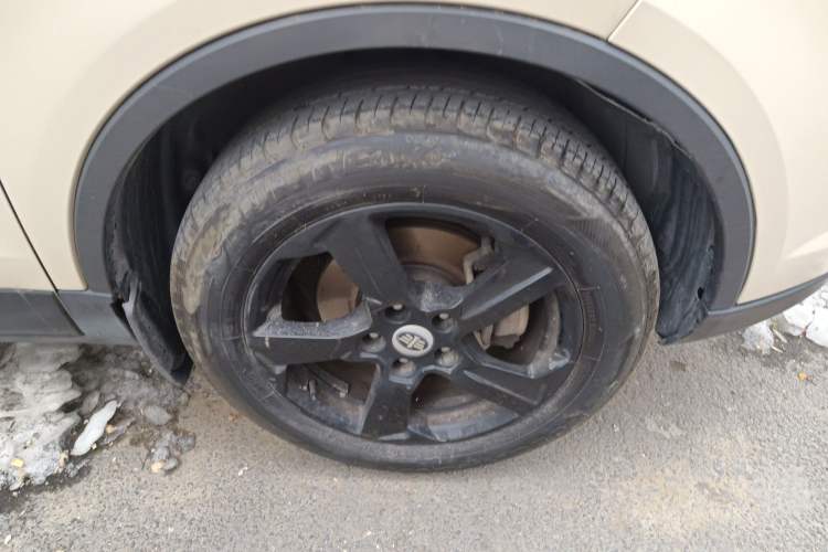 Used Bestune X80 2013 2.0L automatic comfort version Right Front Wheel Hub
