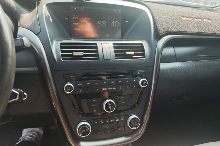 Used Bestune X80 2015 2.0L automatic comfort version Audio And AC Panel