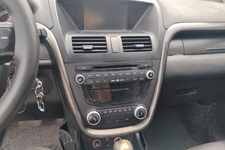 Used Bestune X80 2015 2.0L Automatic Comfort Anniversary Edition Audio And AC Panel