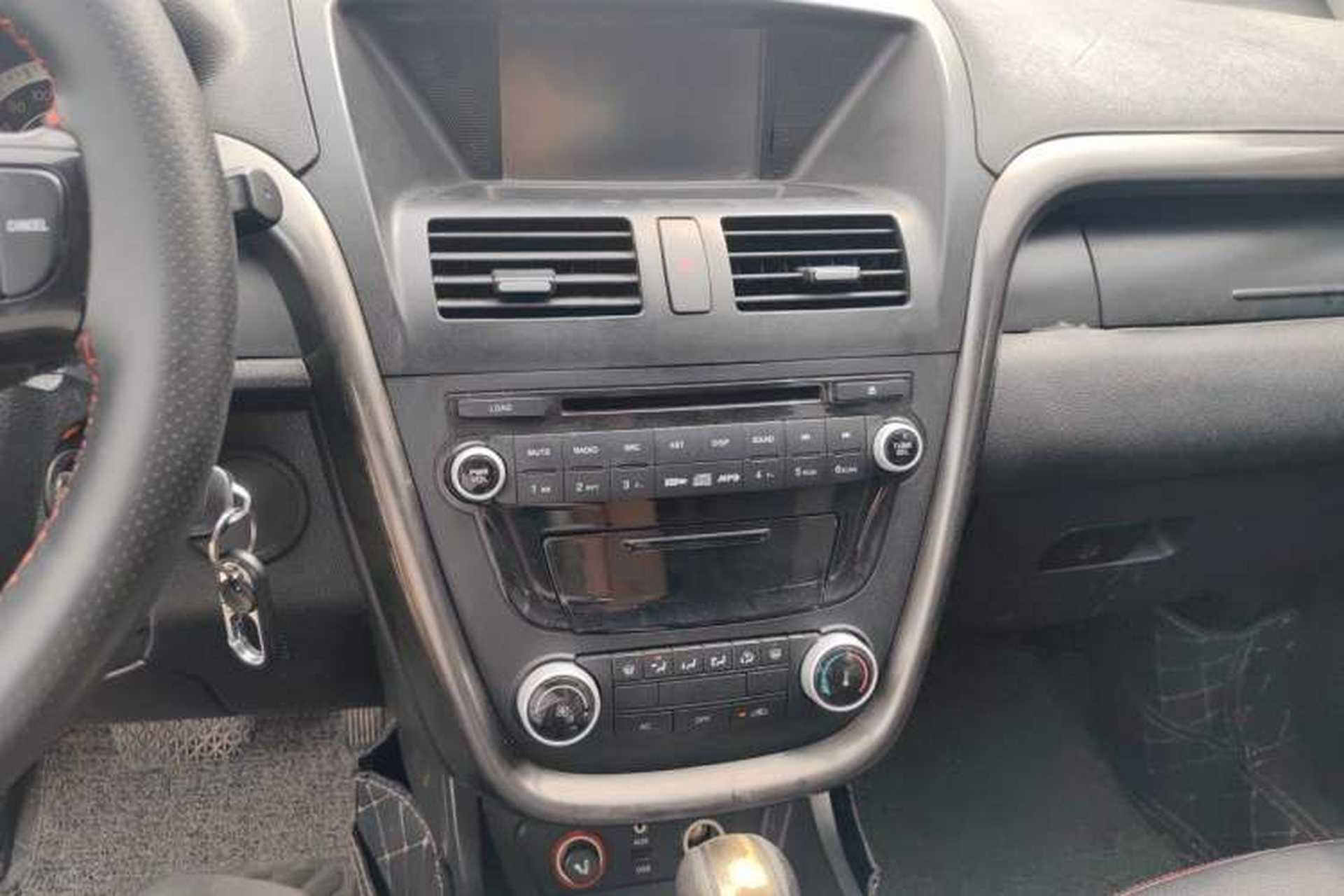 Used Bestune X80 2015 2.0L Automatic Comfort Anniversary Edition Audio And AC Panel