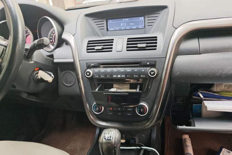 Used Bestune X80 2015 2.0L Manual Luxury Edition Audio And AC Panel