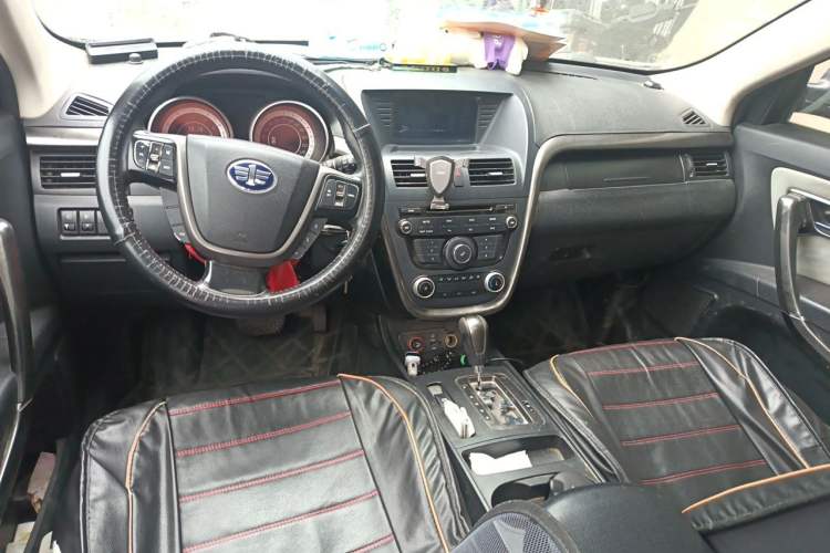 Used Bestune X80 2015 2.0L Automatic Comfort Anniversary Edition Center Console