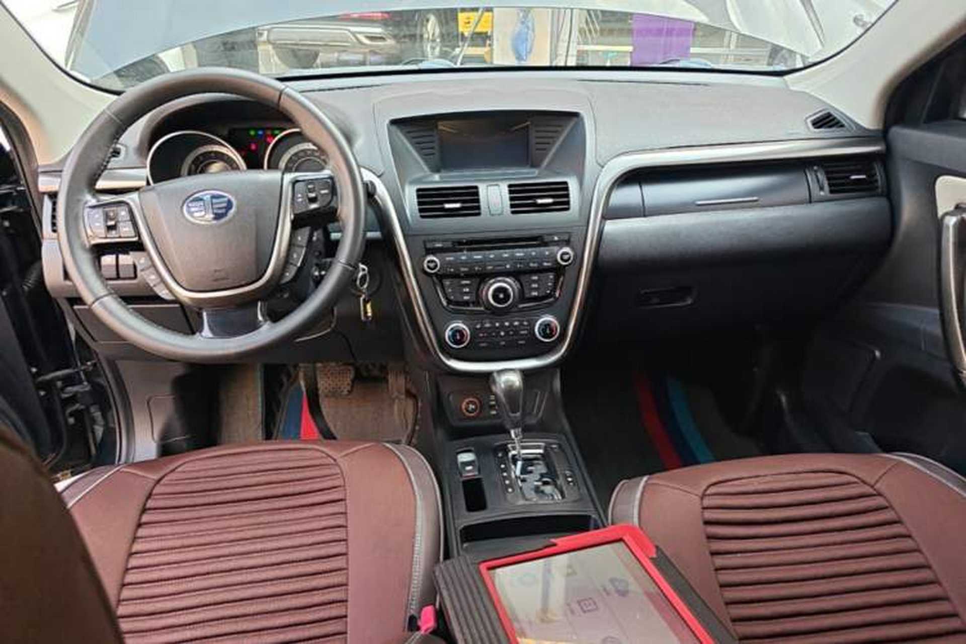 Used Bestune X80 2015 1.8T Automatic Luxury Model Center Console